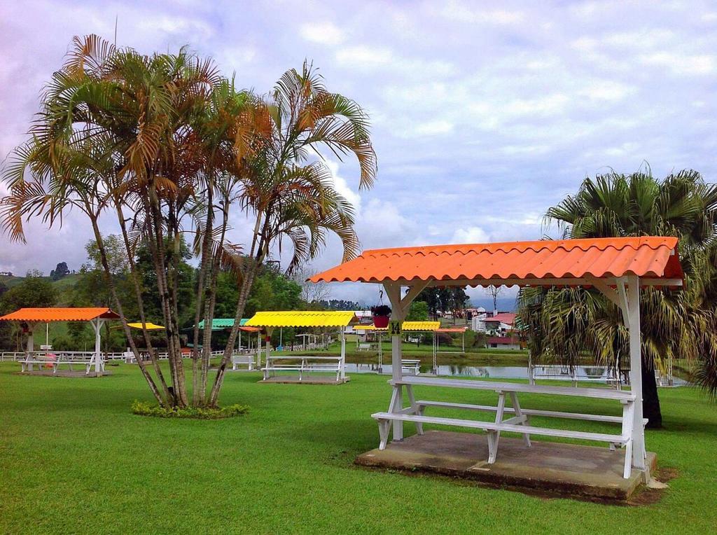 Finca Recreacional Marcelandia Santa Rosa de Cabal Zewnętrze zdjęcie